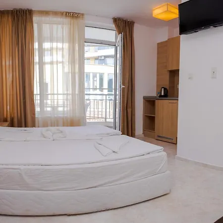 Daire Sunset In With Pool, Spa, Gym And Parking By Flat Mаnager Kosharitsa